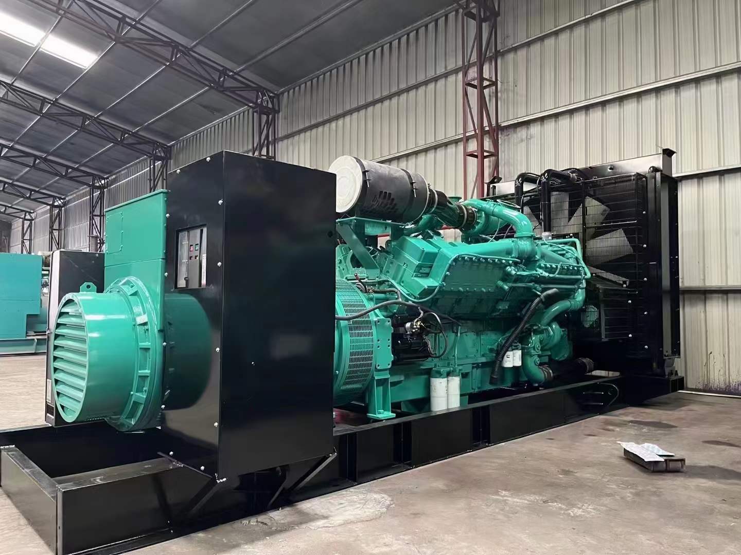 静宁如何降低 800kW 柴油发电机输出电流的波动？